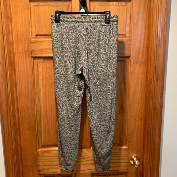 Gibsonlook Leopard Print Easy Jogger Pants XS NWT - Picture 3 of 6